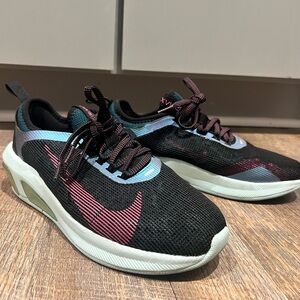 Women’s 7 Nike Airmax